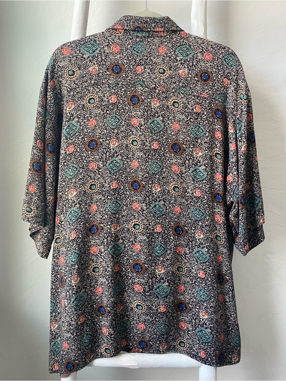 Xers Vintage-Inspired Button-Up Shirt in Brown & Coral - Picture 4 of 8